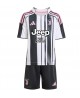 Günstige Juventus Pierre Kalulu #15 Heimtrikotsatz Kinder 2025-26 Kurzarm (+ Kurze Hosen)